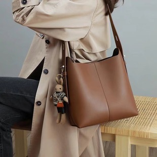 Fashion Light Luxury Bucket Bag All-match Crossbody Women's Bag Internet Famous Popular Large Capacity Casual Shoulder Bag for Bunny ~