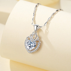 Pure Silver Necklace for Women Fashion Crown Heart Pendant Collar Necklace Short Length Gift for Girlfriend Personal Accessory