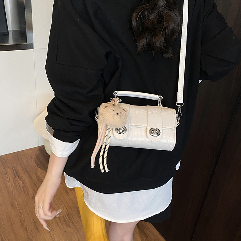 Bolso cuadrado pequeño con bloqueo de nicho coreano único extranjero para mujer 2025 nuevo bolso de hombro de tendencia salvaje bolso de mensajero de moda de estilo occidental