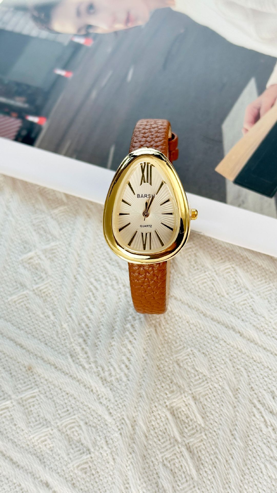50g Weight Ordinary Glass Mirror Material Imitation Leather Strap Material Watch Classification Pointer+Number Display Type Buckle Buckle Style Drop shape Dial Shape Quartz Movement Women's Gender Retro Solid Color Buckle Quartz Watch Women's Watches 15