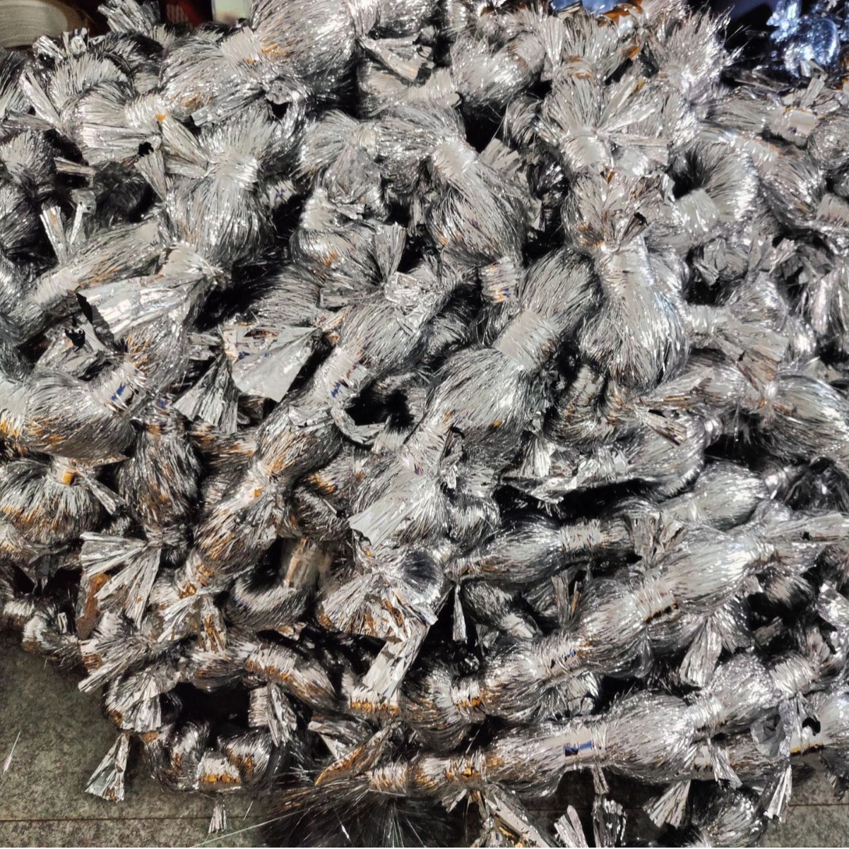 金属化聚脂薄膜喷涂西瓜红膜深咖啡拉丝膜水蓝金属膜荧光黄冰丝