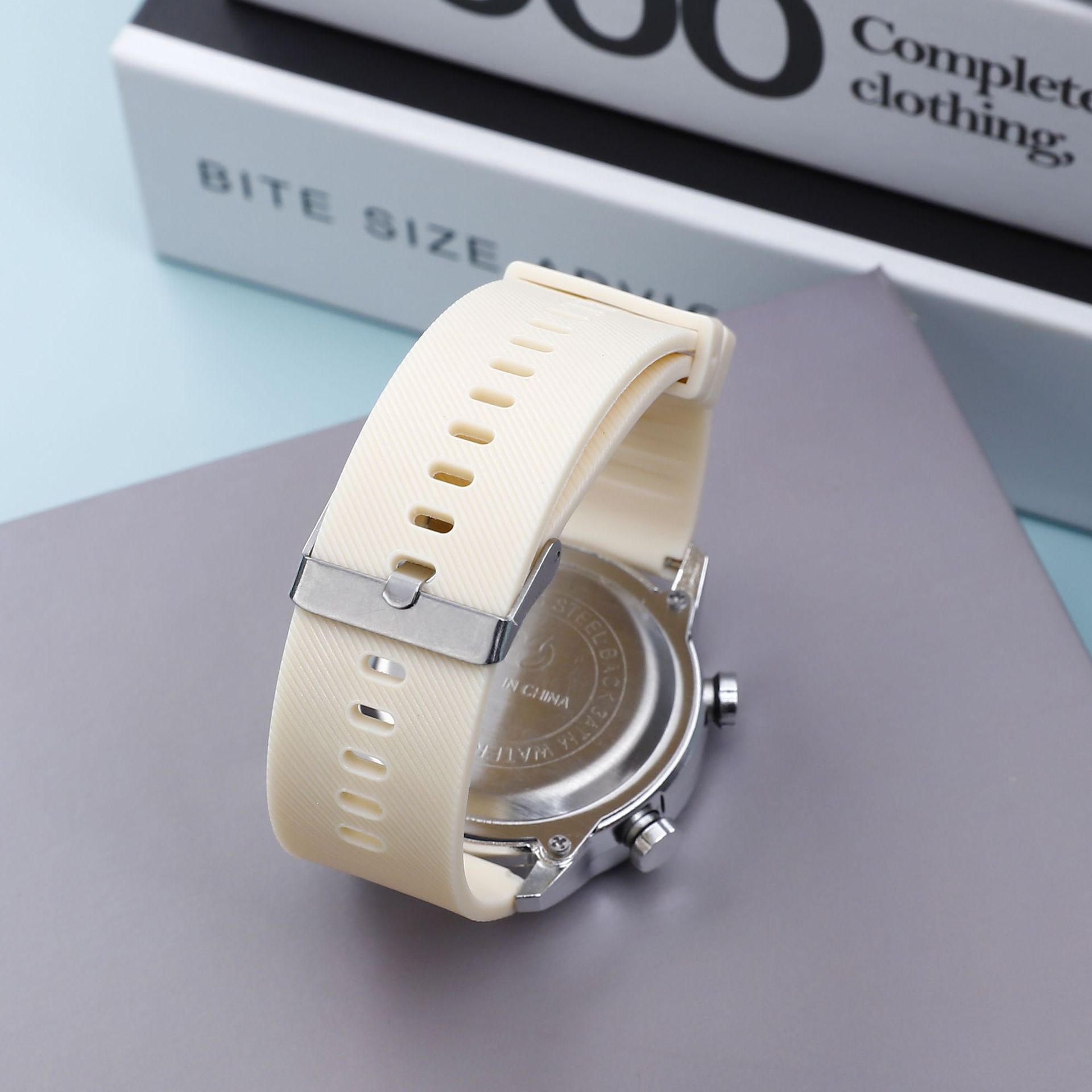 Nuevo estilo coreano, reloj simple de nicho, estilo universitario de alto valor para mujer, diseño retro compacto, estudiantes de secundaria y preparatoria