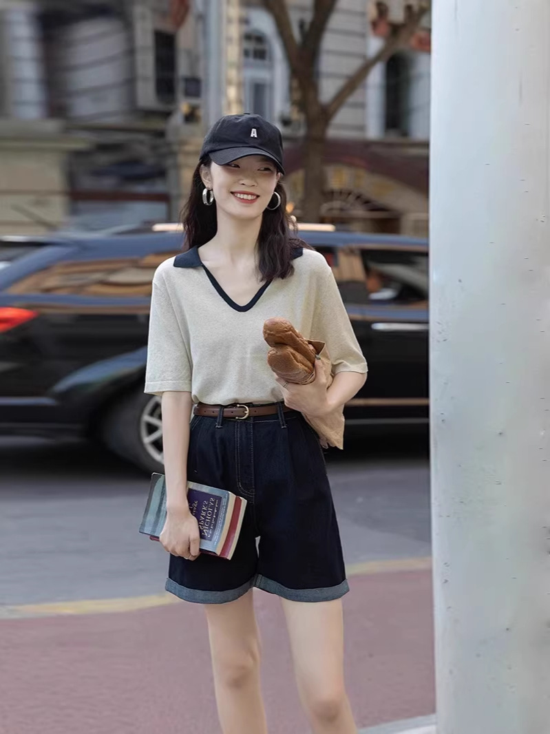 Áo thun nữ cổ V phối màu tay ngắn chất liệu lụa băng dệt kim cao cấp kiểu polo cổ thẳng vai — màu đen