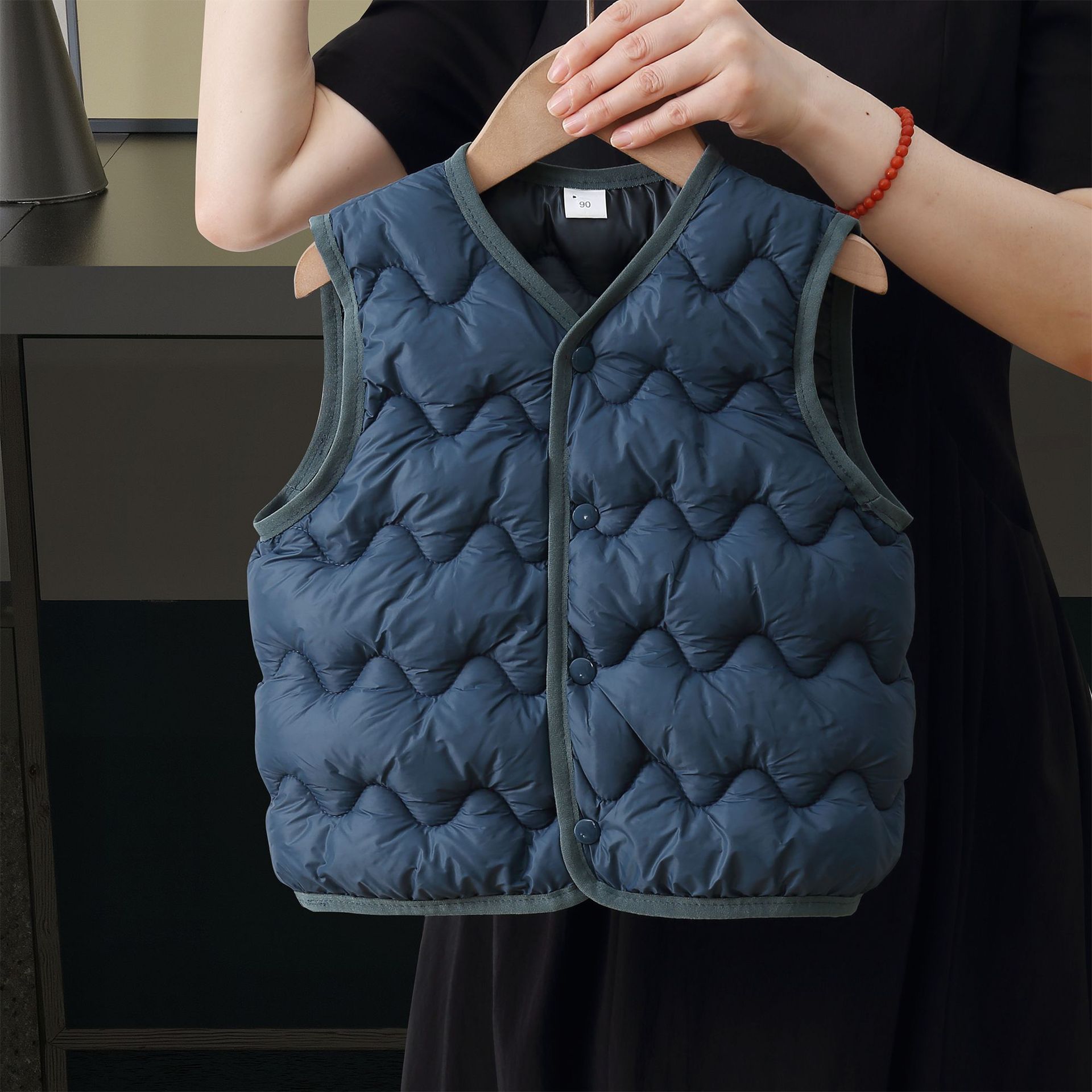 темно-синий