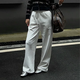 女式牛仔裤;女式T恤;休闲裤