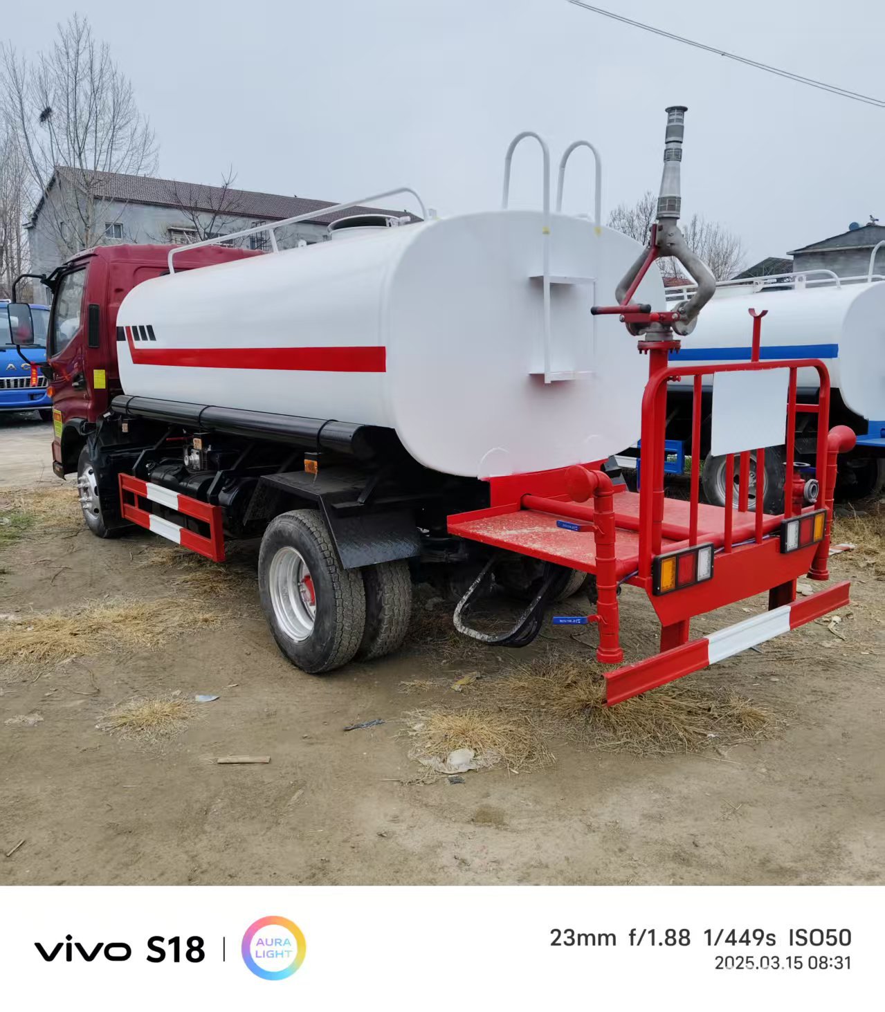 Dongfeng 13-Cubic Meter Sprinkler Truck, Large Sprinkler Truck, Fog Cannon Sprinkler Truck, Can Wash Trees, Irrigate Orchards, Sprinkler Truck