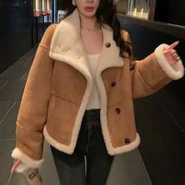 冬季新款韩版复古机车服宽松翻领拼接厚皮毛一体厚保暖外套女
