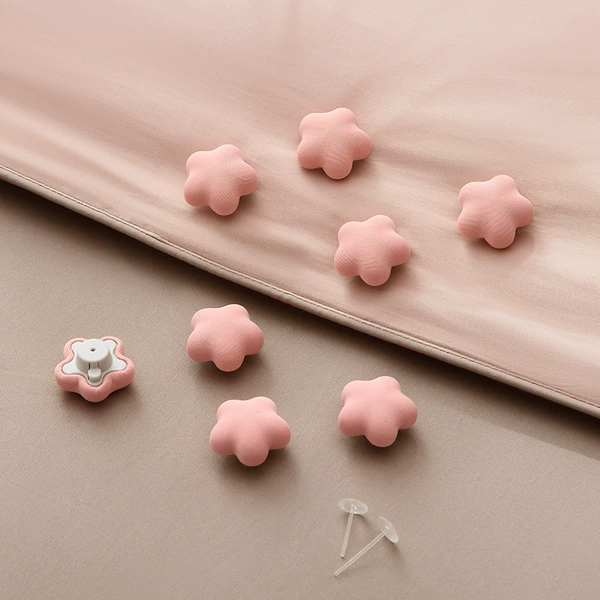 Pink plum blossom buckle (excluding needle)
