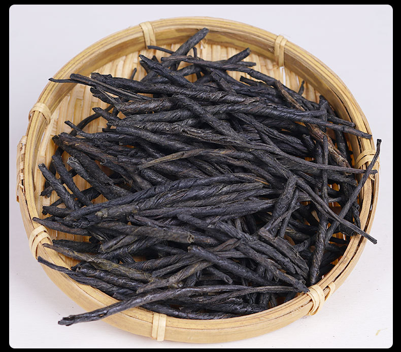 Ku Ding Tea (Ilex latifolia) — Wild Large-Leaf Bitter Herbal Tea, Loose Leaf 500g in use