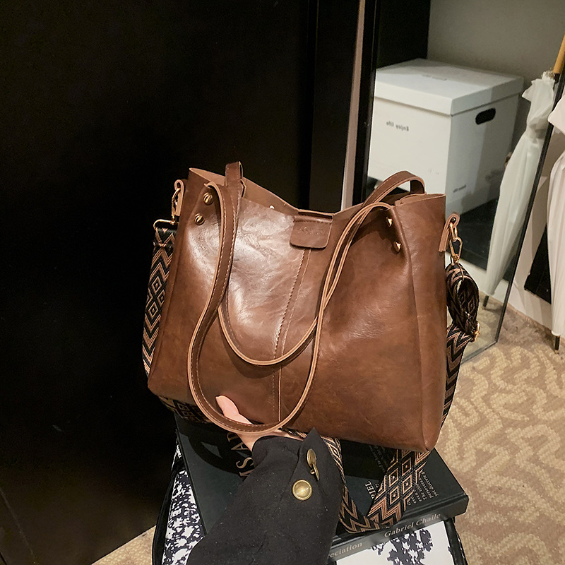 Europa y los Estados Unidos retro gran capacidad de transporte tote2025 nuevo bolso textura ancha cintura de hombro mochila bolso de hombro