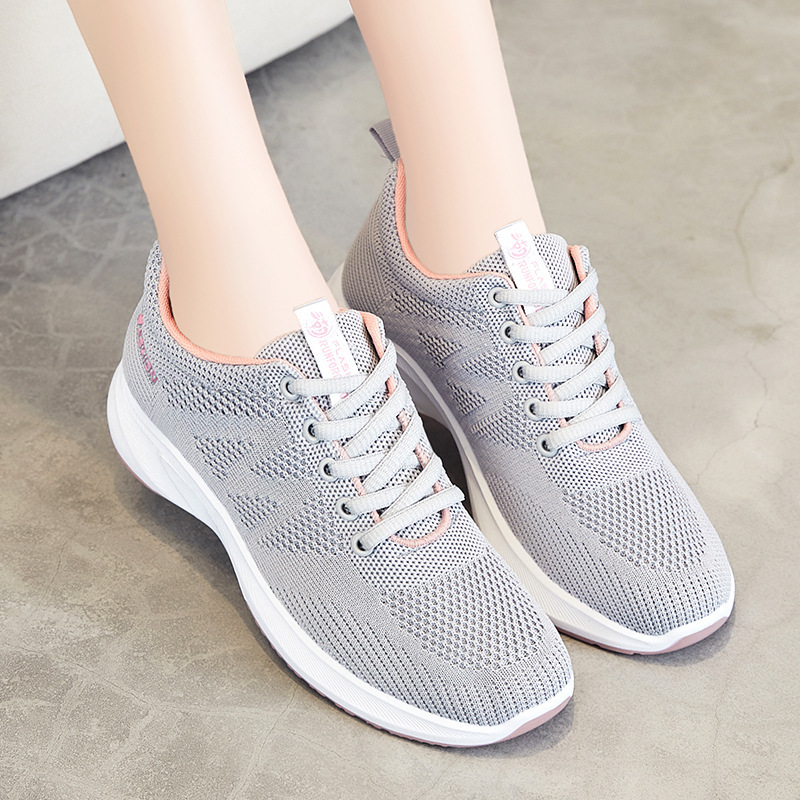 여성용 신발 2025 신상 통기성 플라이 니트 메쉬 러닝화 여성 플랫 경량 소프트솔 운동화