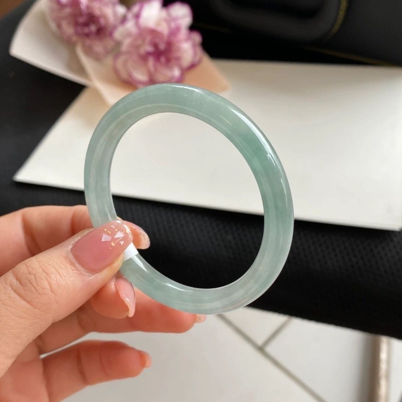 Vòng tay ngọc bích tự nhiên Miến Điện A màu xanh nhạt dáng tròn mảnh có giấy chứng nhận chi tiết 7