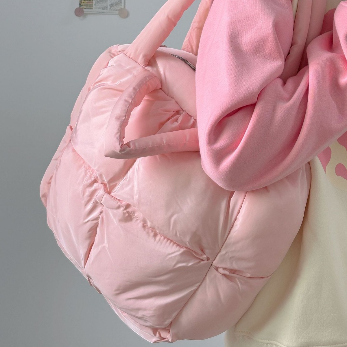 High grade diamond shaped soft cotton filled large capacity tote bag for women 2022 new autumn and winter versatile underarm shoulder bag_voghion.com