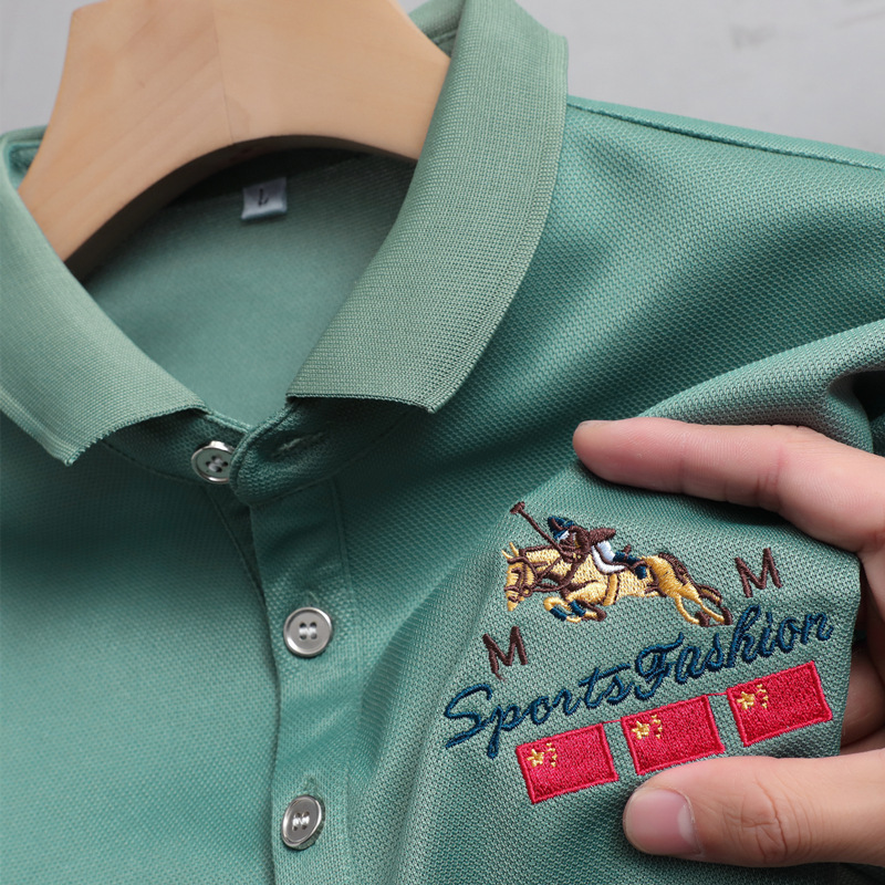 (Se admite la entrega de una pieza) Camiseta de manga corta para hombre de verano bordada camisa de polo de talla grande de negocios de moda Comercio exterior Al por mayor