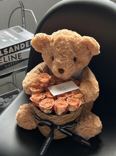 Sugar-Fried Chestnut Bear Bouquet Hug Bucket Straw Flower Arrangement Flower Basket Strawberry Hug Bear Christmas Decoration Rattan Flower Pot
