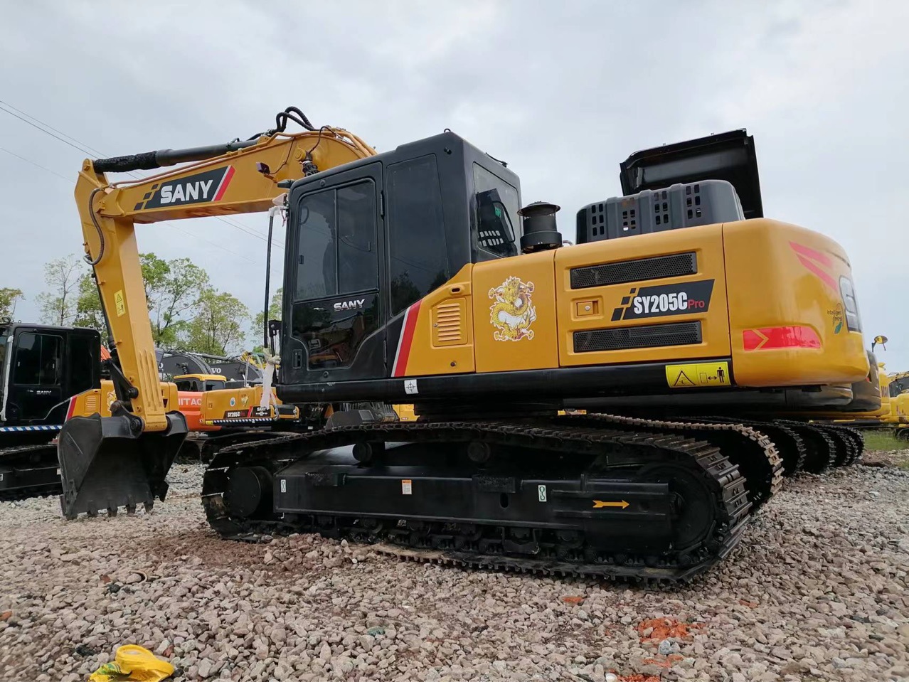 Exportaciones nacionales y extranjeras para comprar excavadoras Sany205 y 215 durante 8 meses