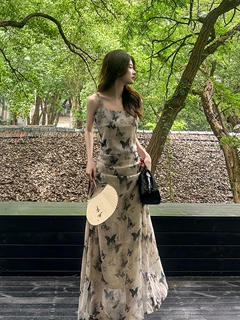 法式掐腰褶皱独特连衣裙女夏新款修身显瘦独特蝴蝶碎花绝美吊带裙