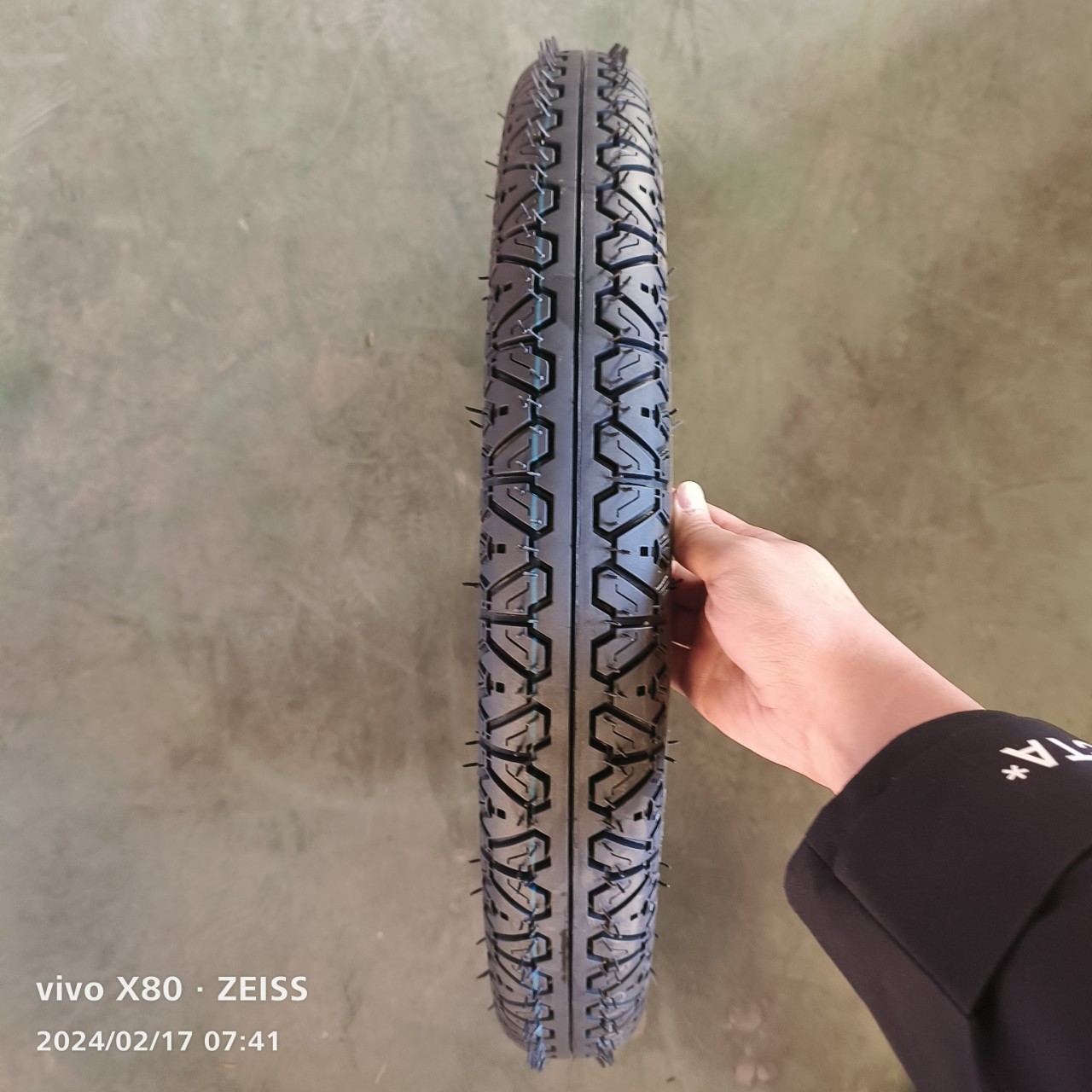 3.00-18摩托车外胎3.00-18摩托车轮胎内外胎摩托车自由轮胎18外胎