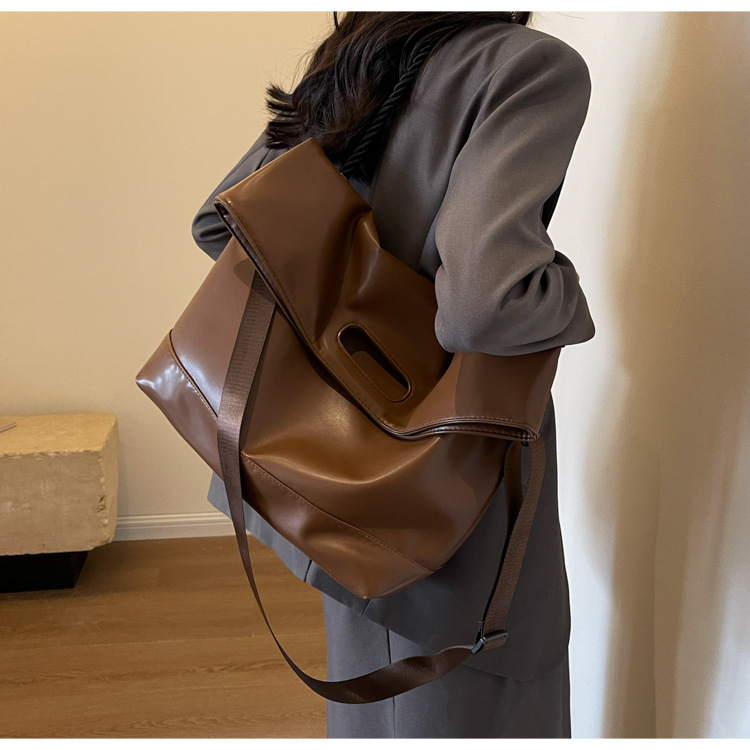 Bolso Tote de viajero de cuero suave marrón retro simple para mujer 2024 bolso de oreja plegable de gran capacidad Bolso bandolera de estilo occidental para mujer