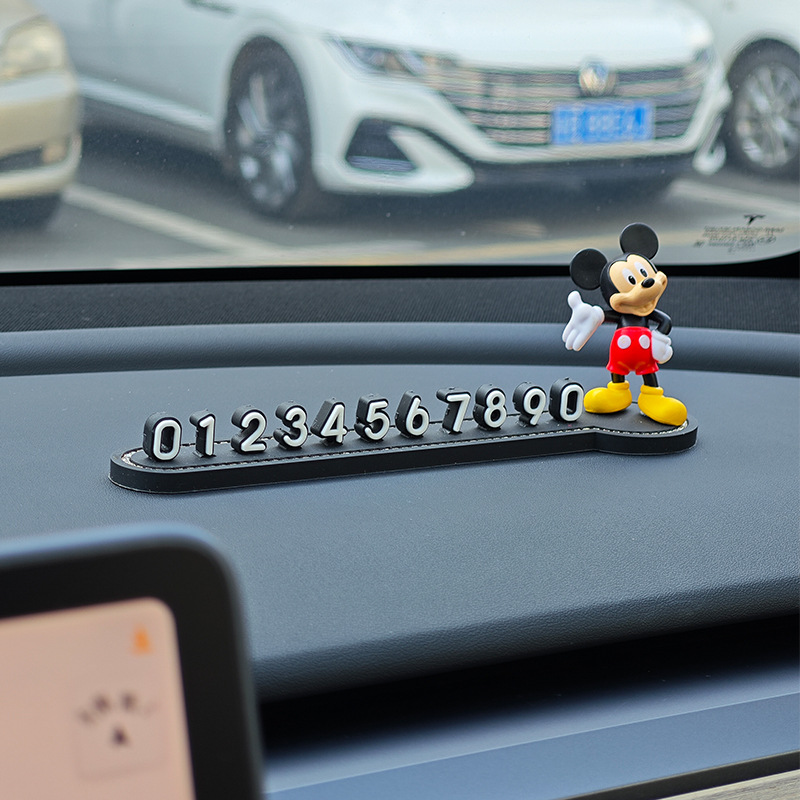 "Por favor, llámame". La señal de alto de Mickey con diamantes.