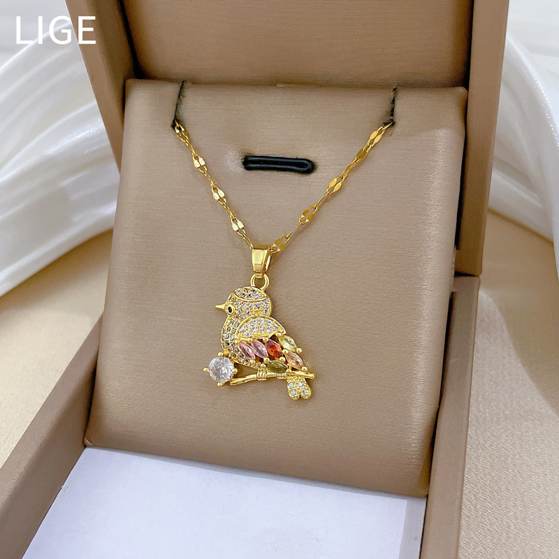 Collana con ciondolo a forma di uccello e zirconi oro_voghion.com