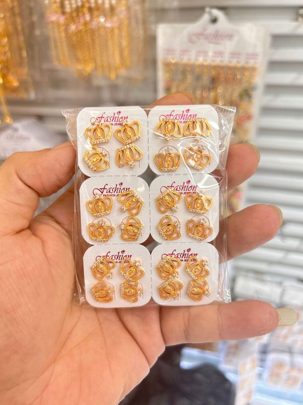 跨境耳钉满钻耳环方型圆形激光微镶锆石欧美镀金高级感耳饰轻奢|undefined