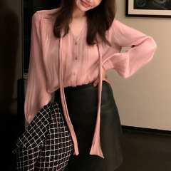 龍喜儿法式慵懒粉色灯笼袖v领衬衫女早秋设计感长袖飘带上衣J801