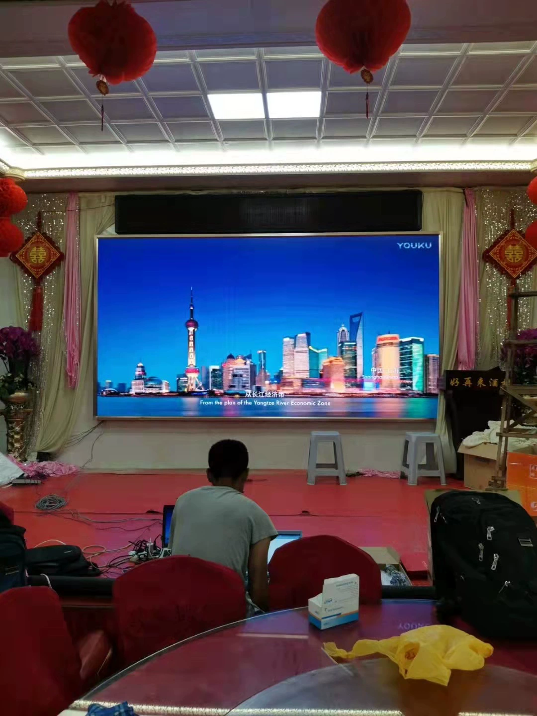 Заводской LED-дисплей Zhongyi Rui, прямые продажи, внутренний/для небольших помещений, уличный полноцветный, для бизнес-центра/школы, большой экран