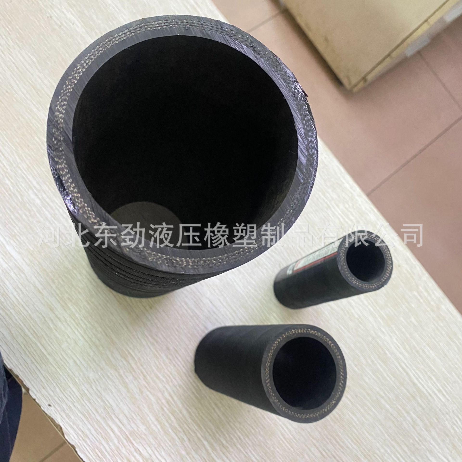 �������ھ���͹ܼв�������Һѹ�͹ܹ��̻�еװ�ػ�Һѹ�û��͹�