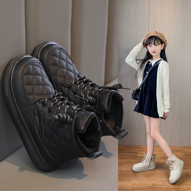 Сапоги для девочек 2025 осенне-зимние новые детские сапоги на мягкой подошве для детей среднего и старшего возраста, детские студенты, хлопковые сапоги на флисовой подкладке и кожаные сапоги.