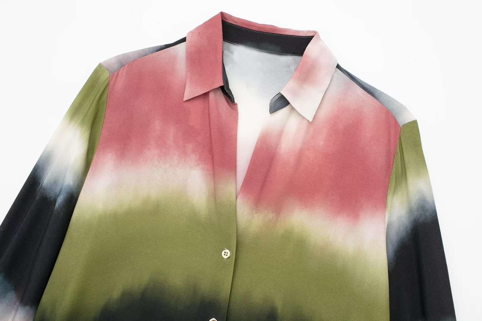 Neues Set aus Batikhemd und bedruckter Hose für Damen im Sommer 2024_voghion.com