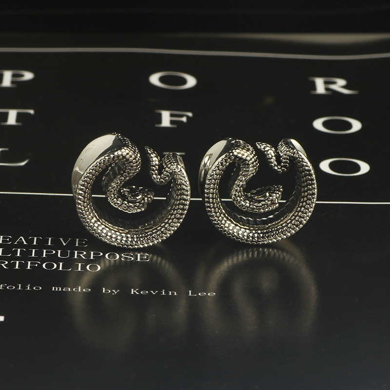 Pointed titanium steel lip stud product view
