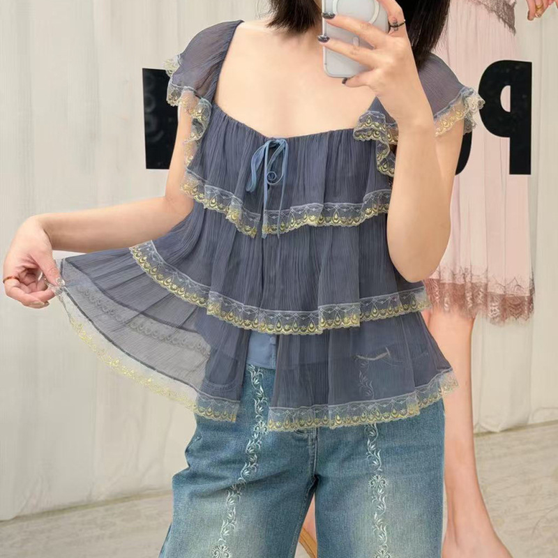 Spring/Summer 2026 New French-Style Blouse for Women with Lace Splicing, Sheer Fabric, Tie-Up Square Neck Design, and Short Sleeves