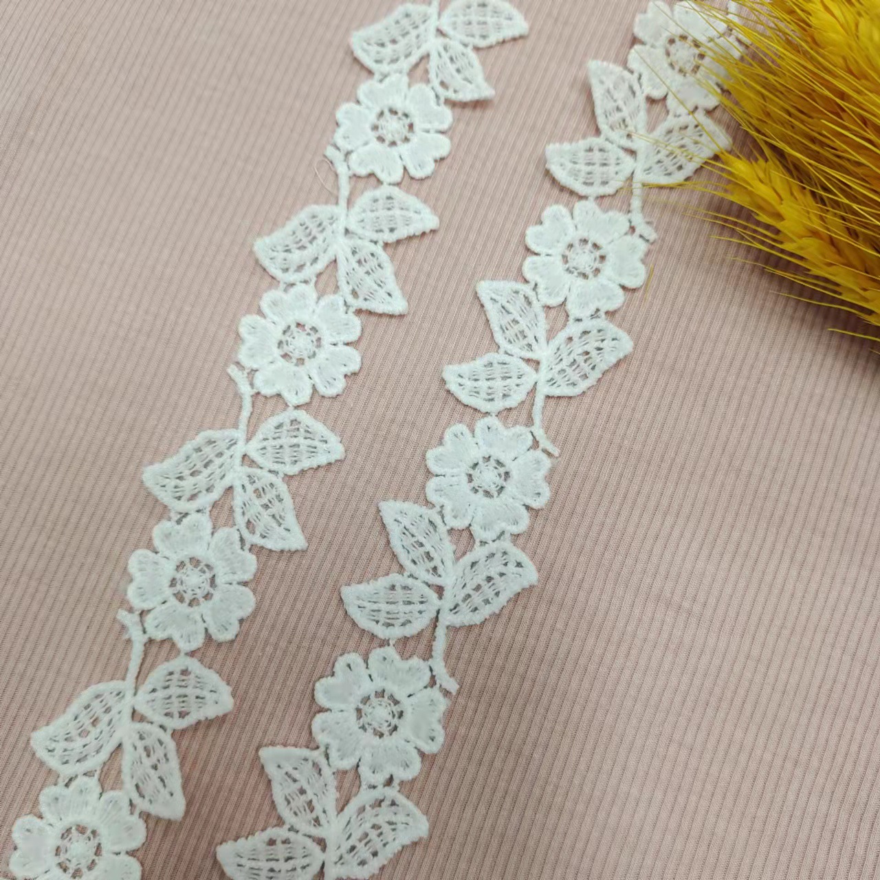 刺绣蕾丝花边牛奶丝水溶现货批发服装芭比玩具Lolita绣花辅料