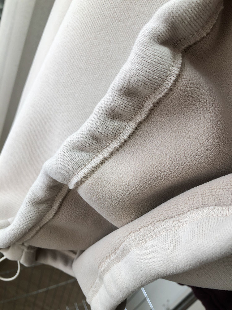 レトロな半高襟の帽子とベルベットの女性! 24冬には、保温カバーのカジュアルフードの上着を厚くする