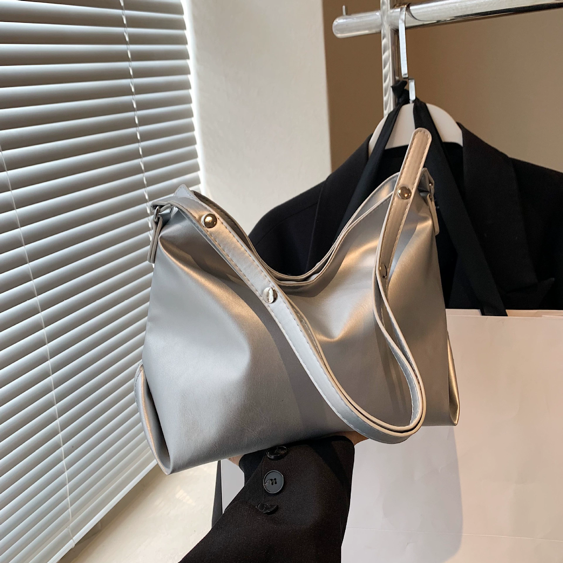 Summer shoulder bag, western style