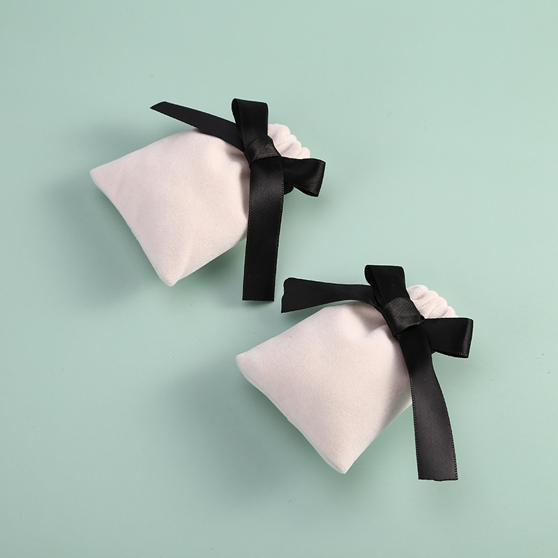 Simple Style Classic Style Bow Knot Flannel Jewelry Packaging Bags display picture 8