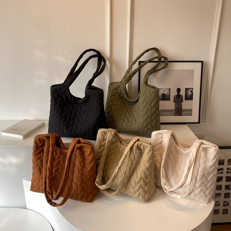 春夏新款包包云朵褶皱大包女休闲个性轻便大容量饺子包斜挎包通勤