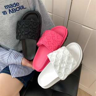 ��ЬŮ�n���ļ��p��ħ�g�N���m�⴩�羳�����������ߕr��һ����Ů