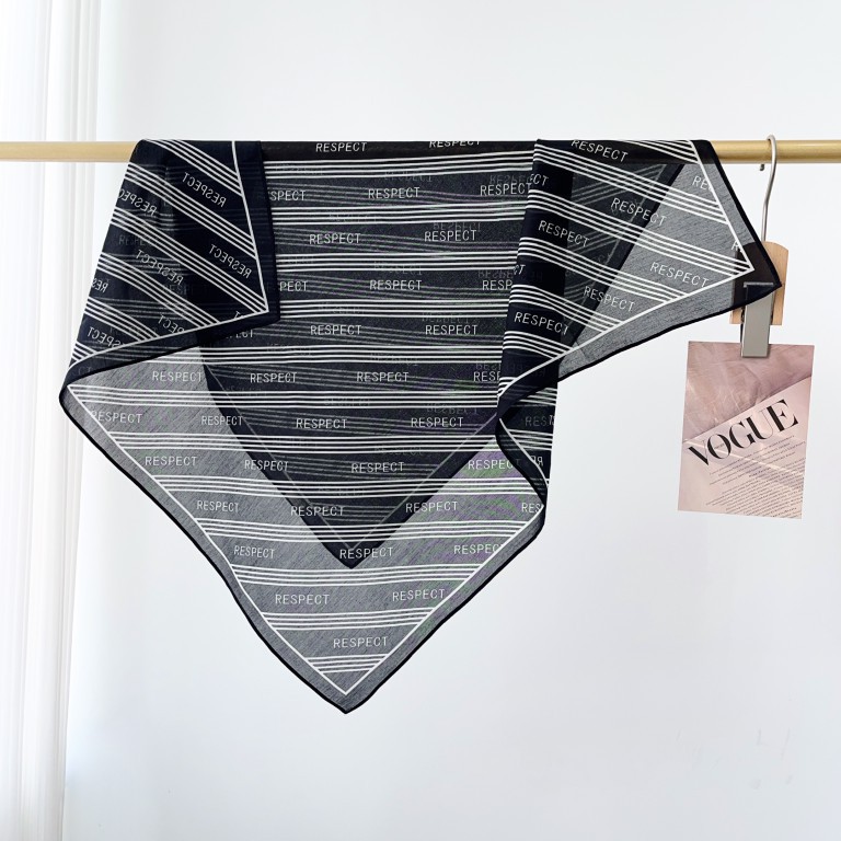 Bufanda cuadrada pequeña con sentido de la atmósfera coreana de "seda", blanco y negro, temperamento de alta gama, bufanda de seda decorativa simple y de moda, bufanda de mujer