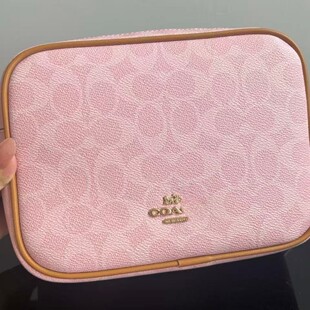 ��c�¿�Ů��Carey�ʺ�С�����p����ϻ����C���μ�б�����Ů