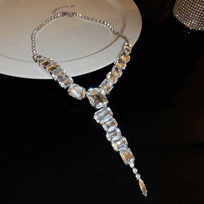 Estilo europeo y americano Luz de lujo cuadrado largo borla pendientes collar traje nicho retro clavícula cadena Internet celebridad joyería exagerada para las mujeres