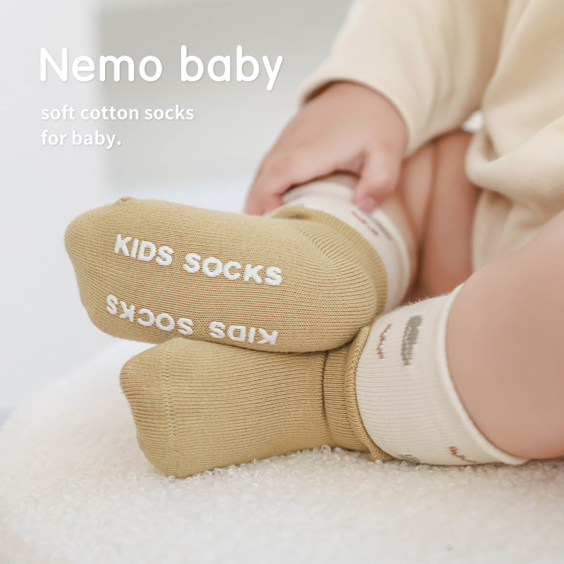 Newborn baby socks autumn new baby socks cartoon cute boneless indoor non-slip toddler mid-tube socks Newborn baby socks autumn new baby socks cartoon cute boneless indoor non-slip toddler mid-tube socks