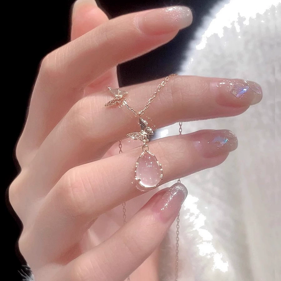 Ожерелье бабочки женский легкий и простой темперамент капли воды нишевое чувство дизайна дикий прилив ключицы ювелирные изделия оптом сладкий