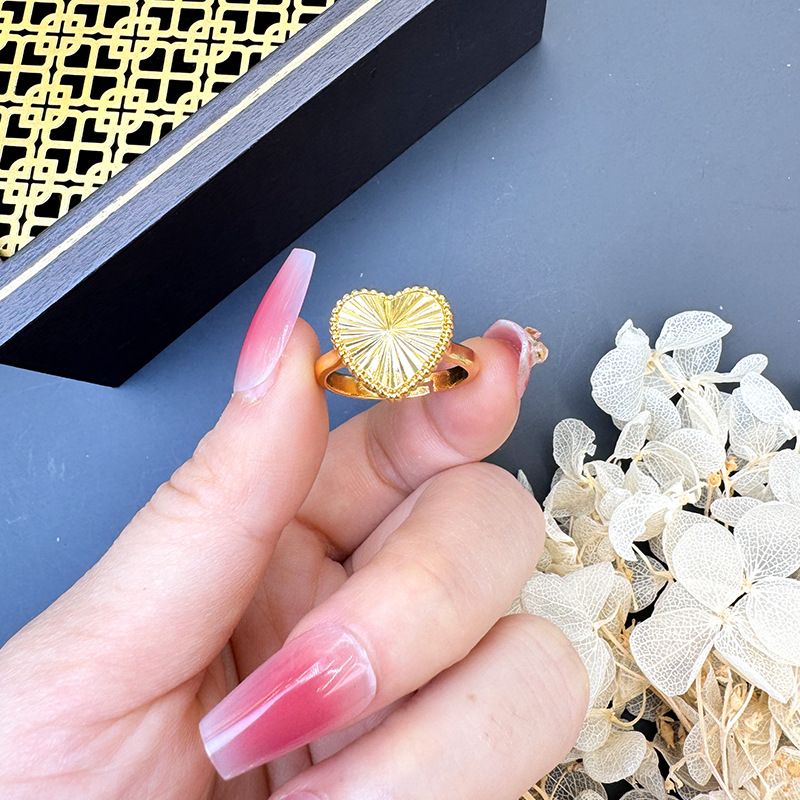 Vietnam Sha Jin amor anillo vivo corazón de melocotón flores de alto nivel con un pequeño libro rojo con el mismo diseño de diseño de fábrica