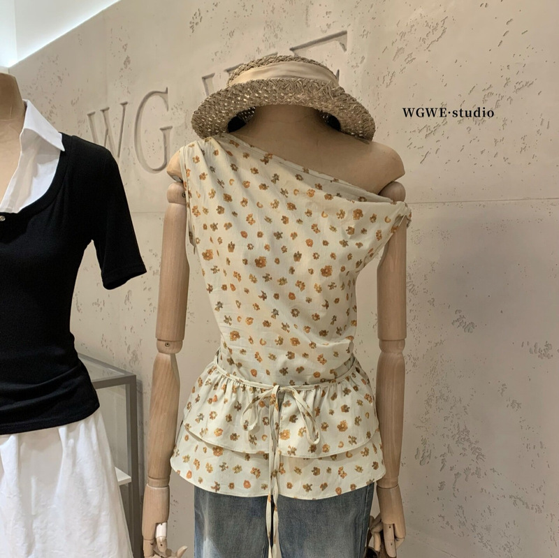 Wgwe Summer Vacation Style Orange Floral Print Hem Lace Waist-Cinching Shoulder Twist Asymmetrical Shoulder Top for Women W9502