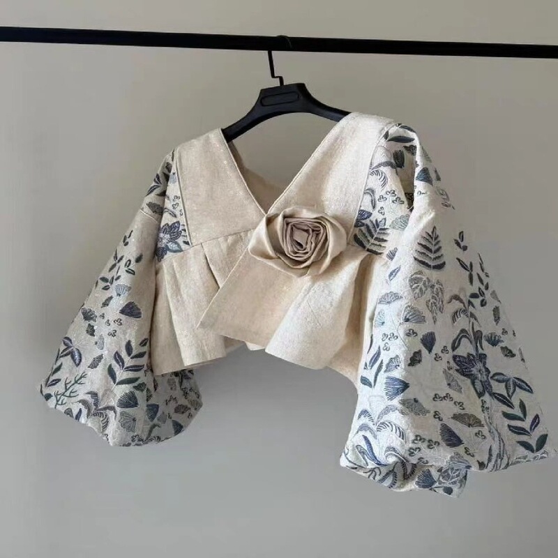 French-Style Elegant Ladylike High-End White Three-Dimensional Floral Patchwork Jacket for Women, Fashionable and Stylish Autumn Top