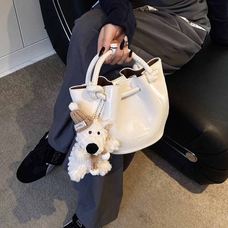 This year's popular pleated bucket bag fashionable foreign style vegetable basket bag Korean style leisure commuter messenger bag solid color small square bag