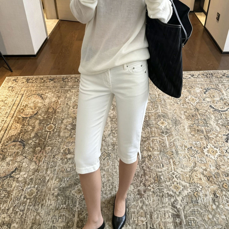 Vintage Stretch Slim-Fit Denim Capri Pants for Women, Size 26, Summer High-Waisted, Slimming, Lightweight Capri Pants Vintage Stretch Slim-Fit Denim Capri Pants for Women, Size 26, Summer High-Waisted, Slimming, Lightweight Capri Pants
