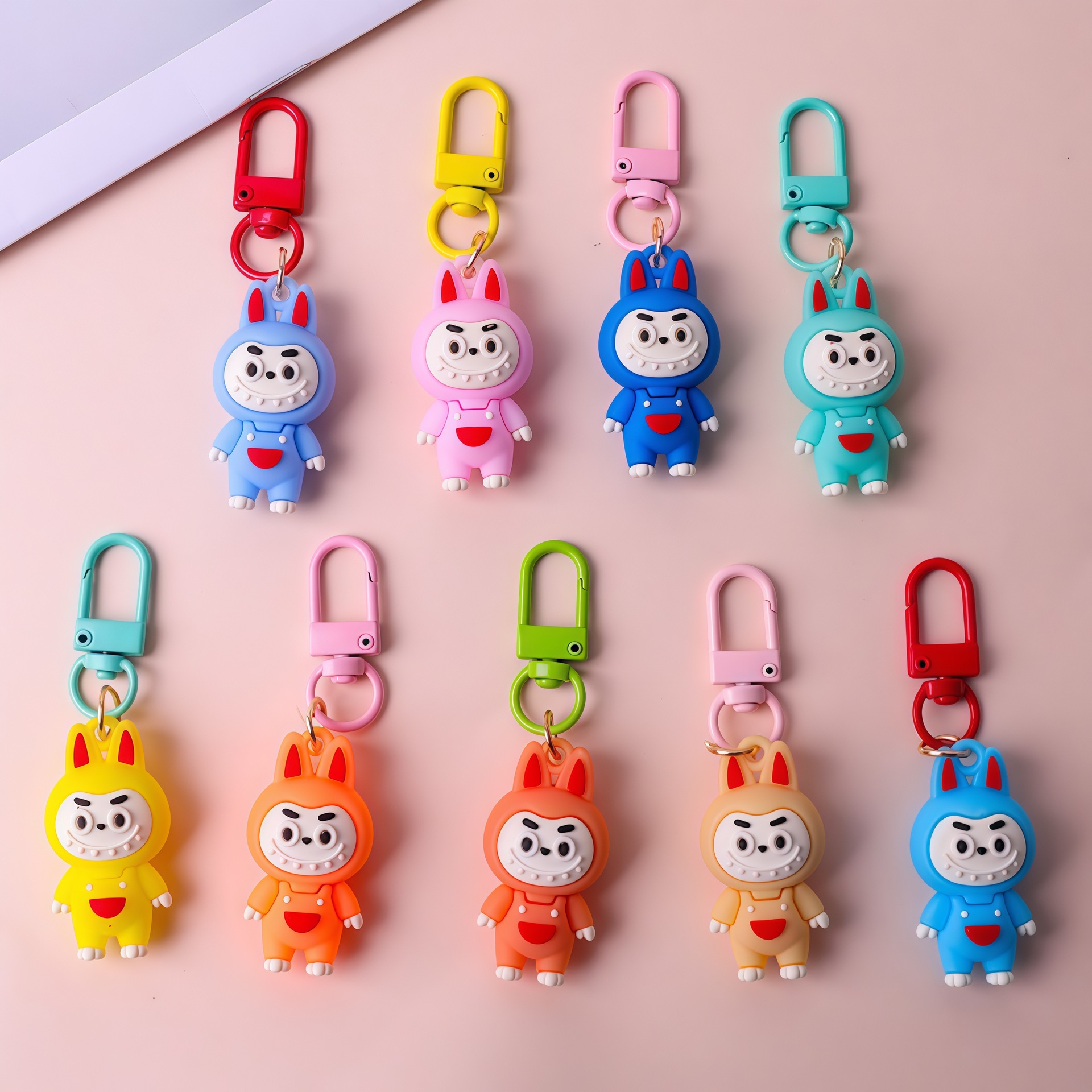 Caricatura labubu llavero creativo PVC colgante de goma suave serie de moda para empujar regalos adornos fábrica al por mayor